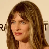Amanda Peet