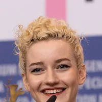 Julia Garner