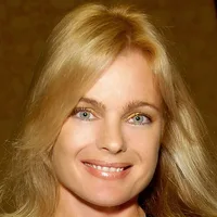 Erika Eleniak